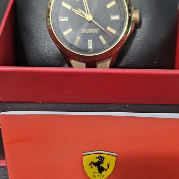 !BNWT! AUTHENTIC FERRARI BRAND WATCH (unisex) main image 6